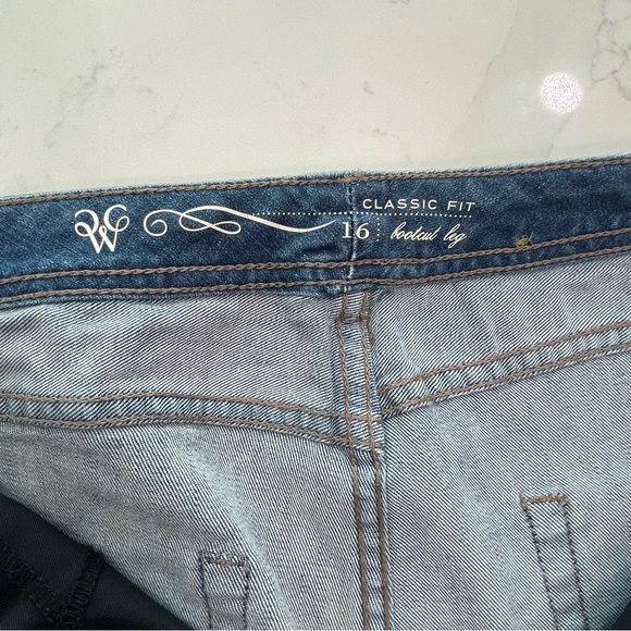 Coldwater Creek Classic Fit Bootcut Leg Denim Blue Jeans -Size 16 - Like New - Picture 2 of 13